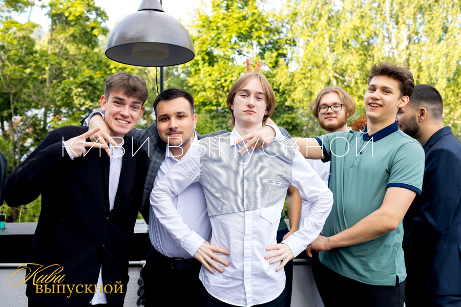 выпускной торт с фейерверком